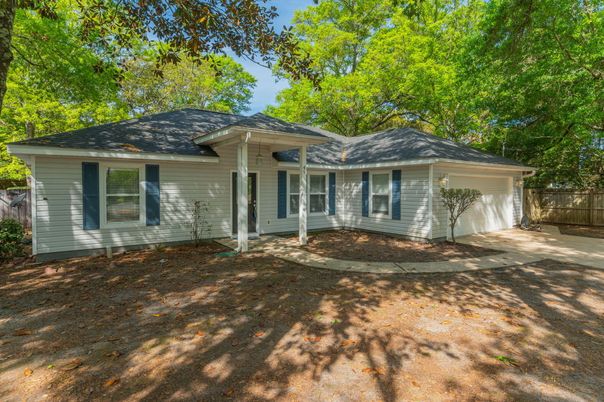 Attached, Exterior, Facade, Ranch