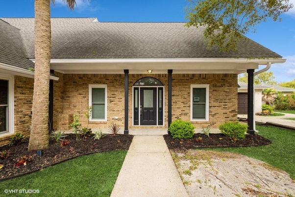 Exterior, Facade, Brick Facade, Cape Cod