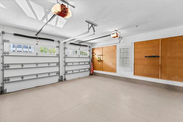 Garage, Interior