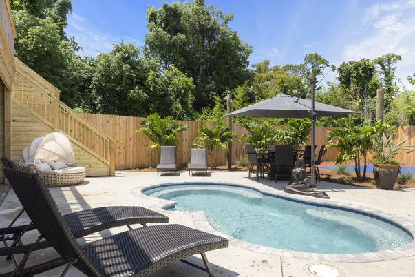Exterior, Pool
