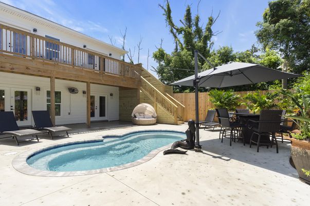 Exterior, Pool
