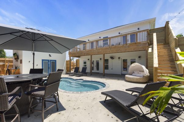 Exterior, Pool