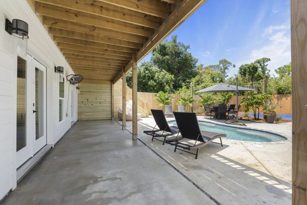 Exterior, Pool