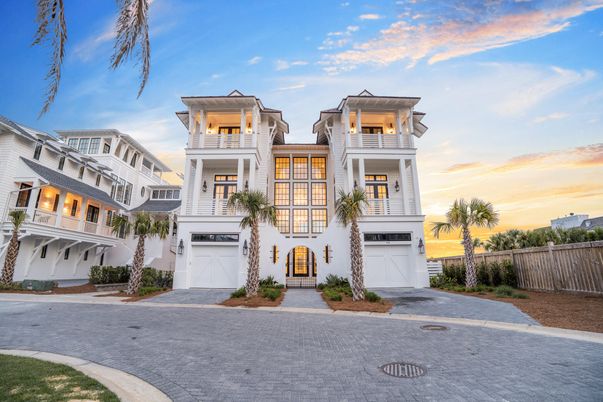 Attached, Exterior, Facade, Mediterranean