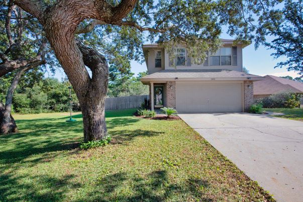 Attached, Backyard, Exterior, Facade, Brick Facade, American Foursquare