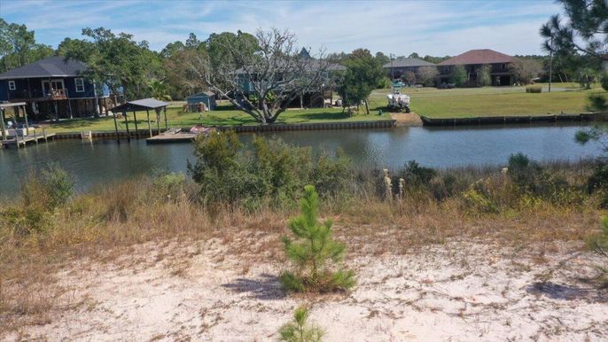 Exterior, Lake
