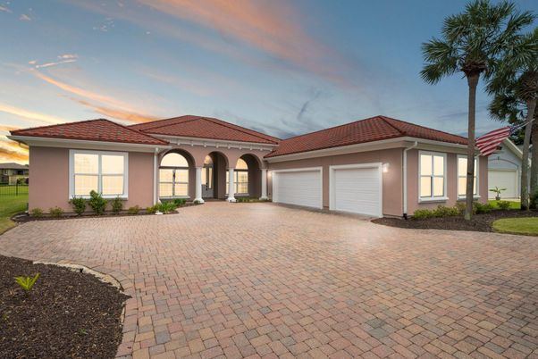 Attached, Exterior, Facade, Mediterranean