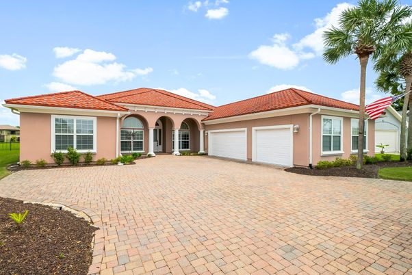 Attached, Exterior, Facade, Mediterranean