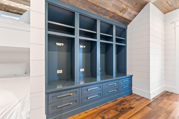 Interior, Walk-in Closets, Wood Texture Flooring