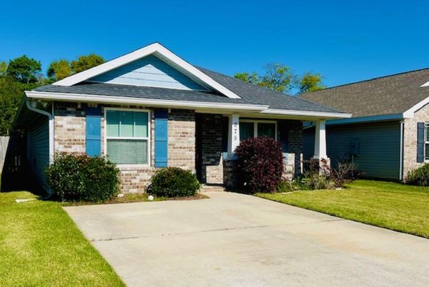 Exterior, Facade, Brick Facade, Ranch