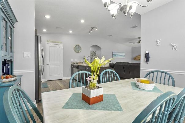 Chandelier, Dining room, Interior, Recessed Lighting, Wood Texture Flooring