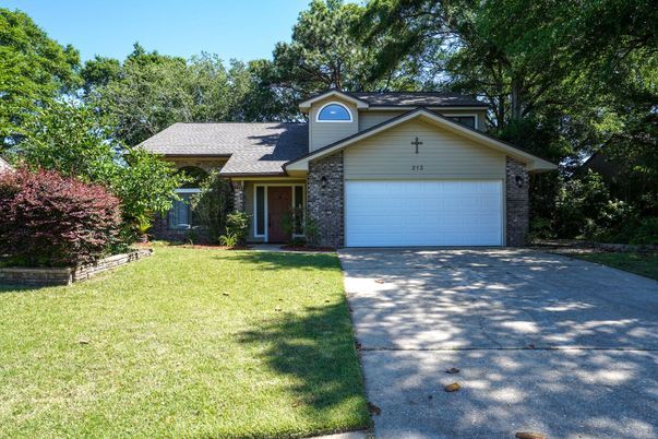 Attached, Exterior, Facade, Brick Facade, Ranch