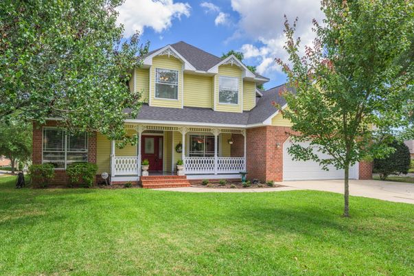 Attached, Exterior, Facade, Brick Facade, Queen Anne Victorian