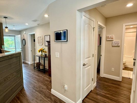Interior, Pendant Lights, Recessed Lighting, Wood Texture Flooring