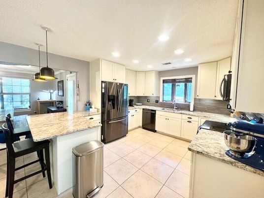 Dining room, Interior, Kitchen, Pendant Lights, Recessed Lighting, Stainless Steel Appliances