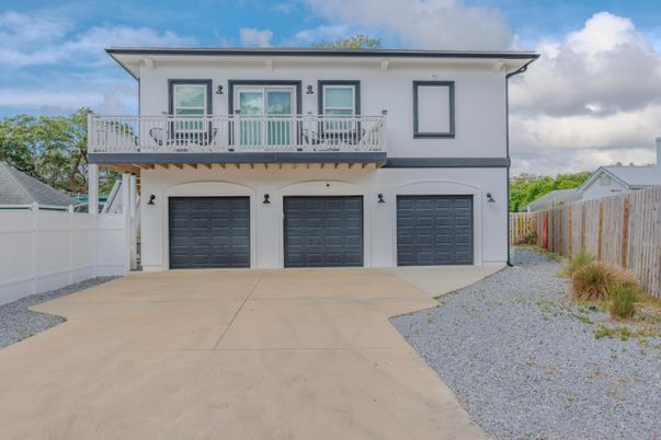 Attached, Exterior, Facade, Spanish Mediterranean