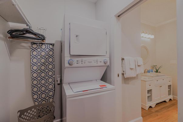 Interior, Utility Closets, Washer, Wood Texture Flooring