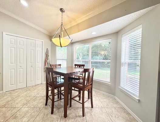 Dining room, Interior, Pendant Lights, Recessed Lighting