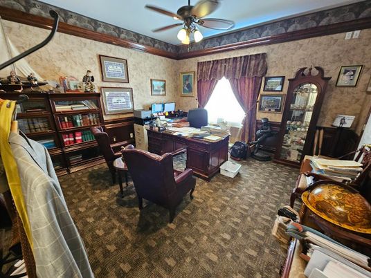 Home Office, Interior