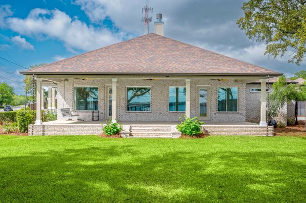 Backyard, Exterior, Facade, Ranch