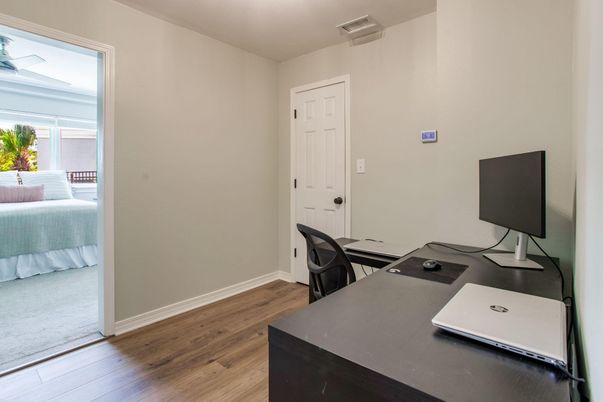 Bedroom, Home Office, Interior, Wood Texture Flooring