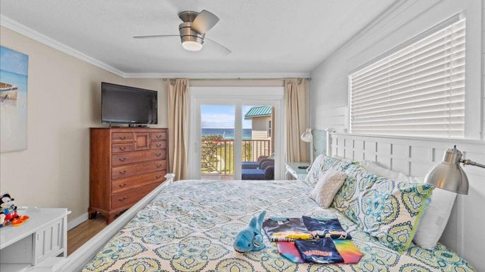 Bedroom, Interior, Water, Wood Texture Flooring