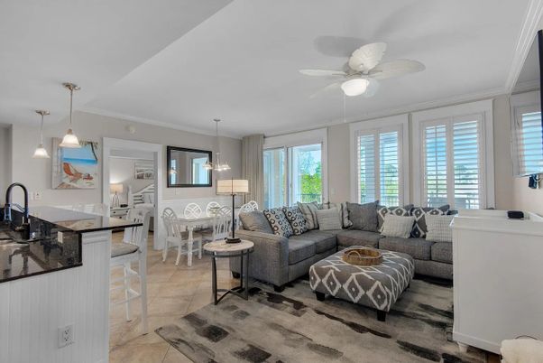 Dining room, Interior, Living room, Pendant Lights