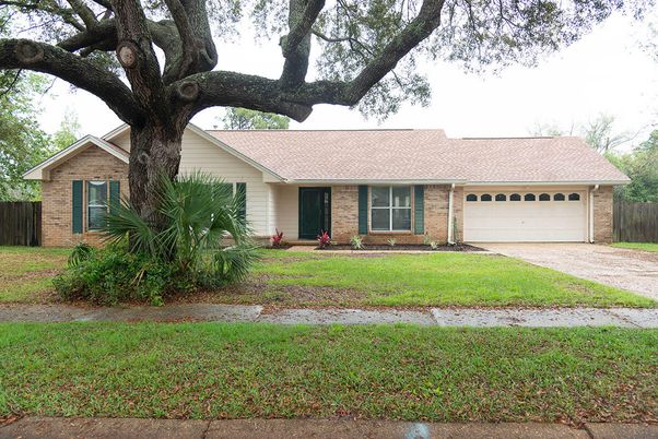 Attached, Exterior, Facade, Brick Facade, Ranch