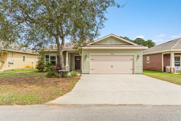 Attached, Exterior, Facade, Ranch