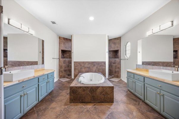 Bathroom, Dual Sink Vanities, Interior, Recessed Lighting