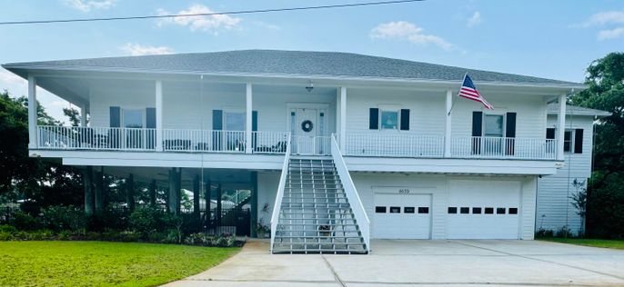 Attached, Exterior, Facade, Farmhouse