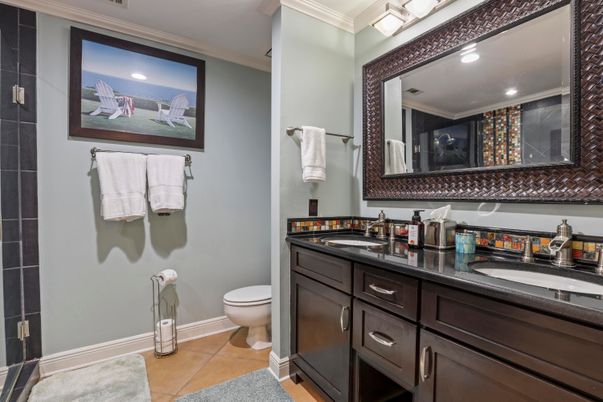 Bathroom, Dual Sink Vanities, Interior, Recessed Lighting