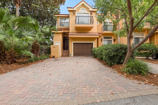 Attached, Exterior, Facade, Mediterranean