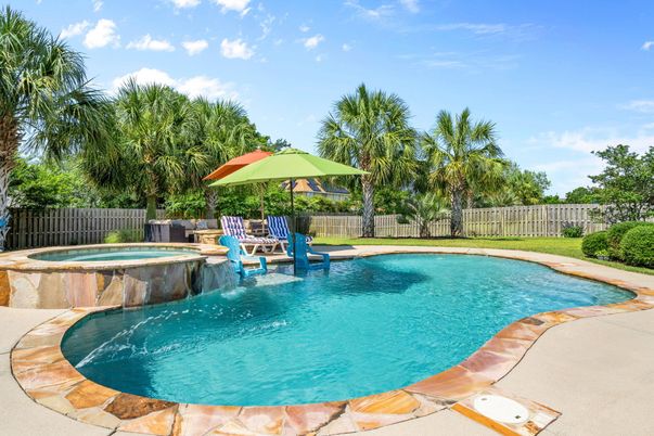 Exterior, Pool