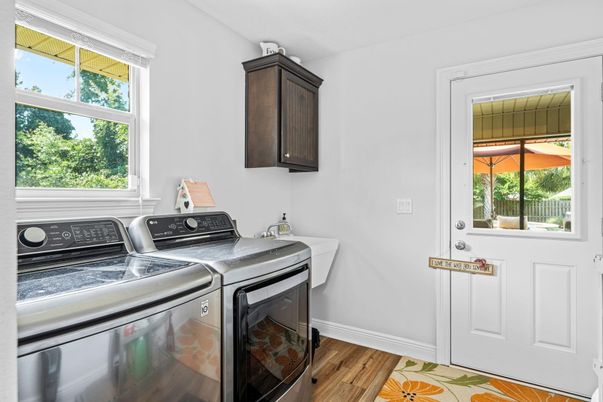 Interior, Washer, Wood Texture Flooring