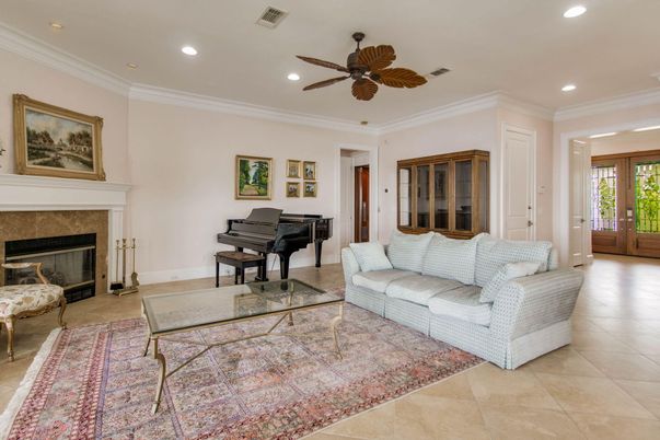 Fireplace, Interior, Living room, Piano, Recessed Lighting