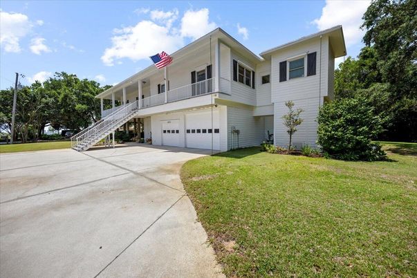 Attached, Exterior, Facade, Modern