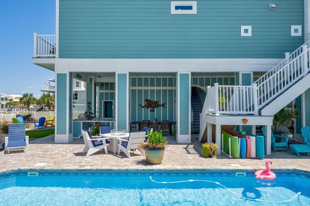Exterior, Pool