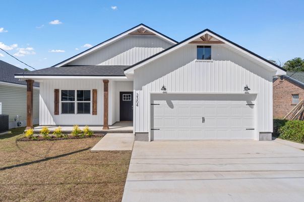 Attached, Exterior, Facade, Farmhouse