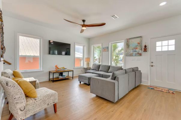 Interior, Living room, Recessed Lighting, Wood Texture Flooring
