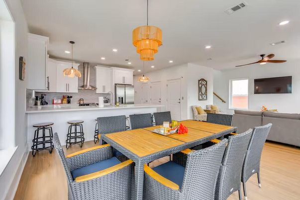Dining room, Interior, Kitchen, Living room, Pendant Lights, Recessed Lighting, Stainless Steel Appliances, Wood Texture Flooring