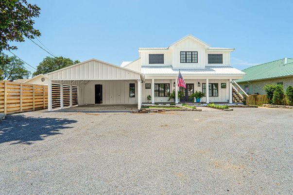 Attached, Exterior, Facade, Farmhouse