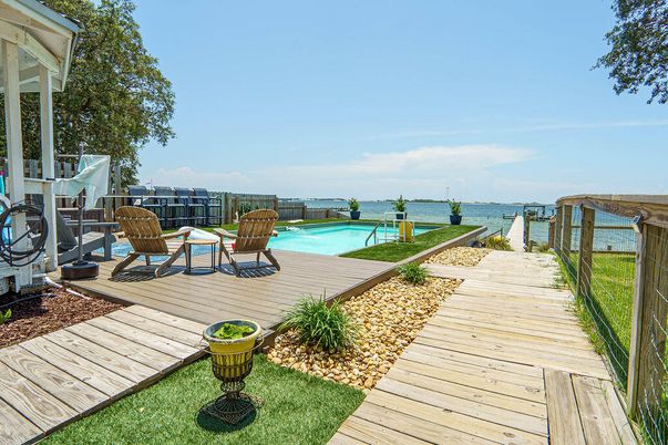 Exterior, Pool, Water