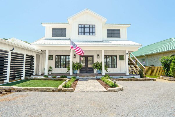 Exterior, Facade, Farmhouse