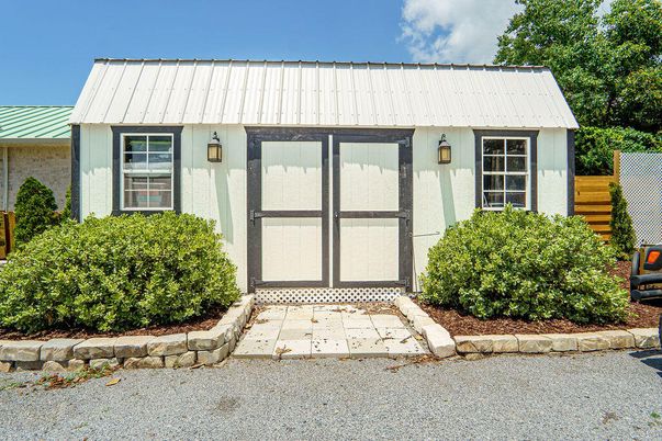 Exterior, Facade, Farmhouse