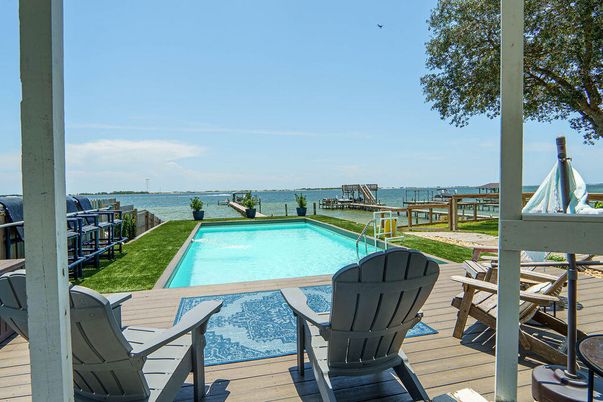 Exterior, Pool, Water