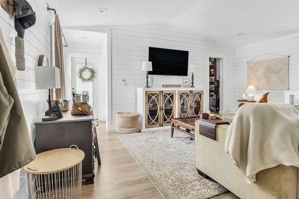 Interior, Recessed Lighting, Wood Texture Flooring