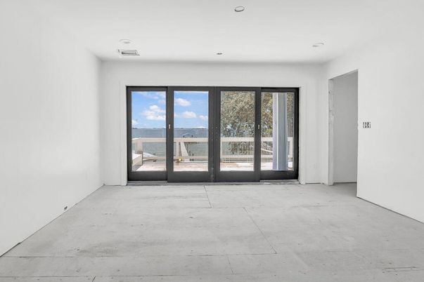Empty room, Interior, Recessed Lighting, Water