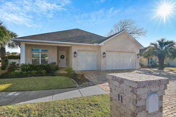 Attached, Exterior, Facade, Ranch