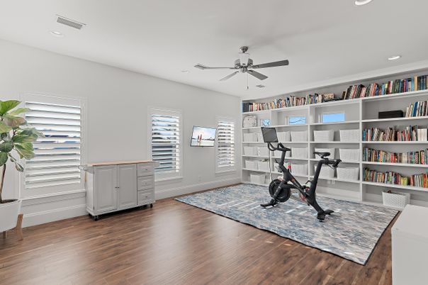 Fitness Equipment, Interior, Recessed Lighting, Wood Texture Flooring